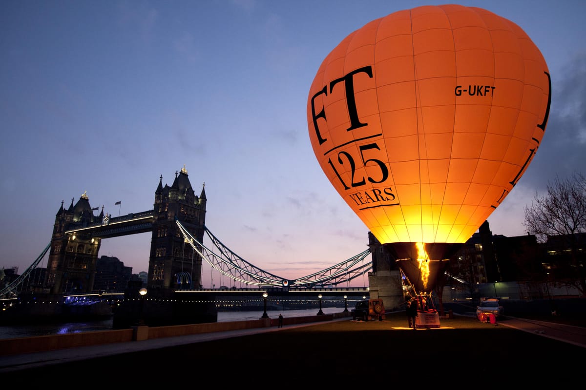 FT 125 balloon at Tower Bridge