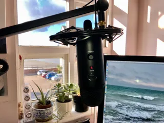 Should you turn your video cam on in online training?